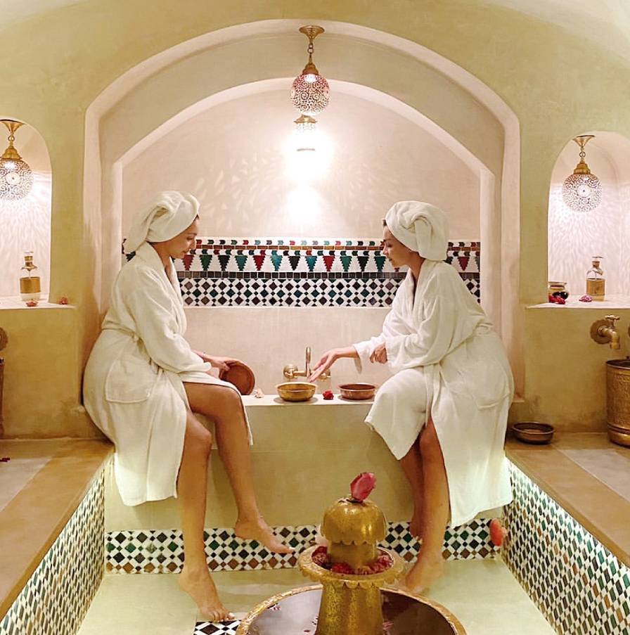 Patio paisible d'un riad traditionnel