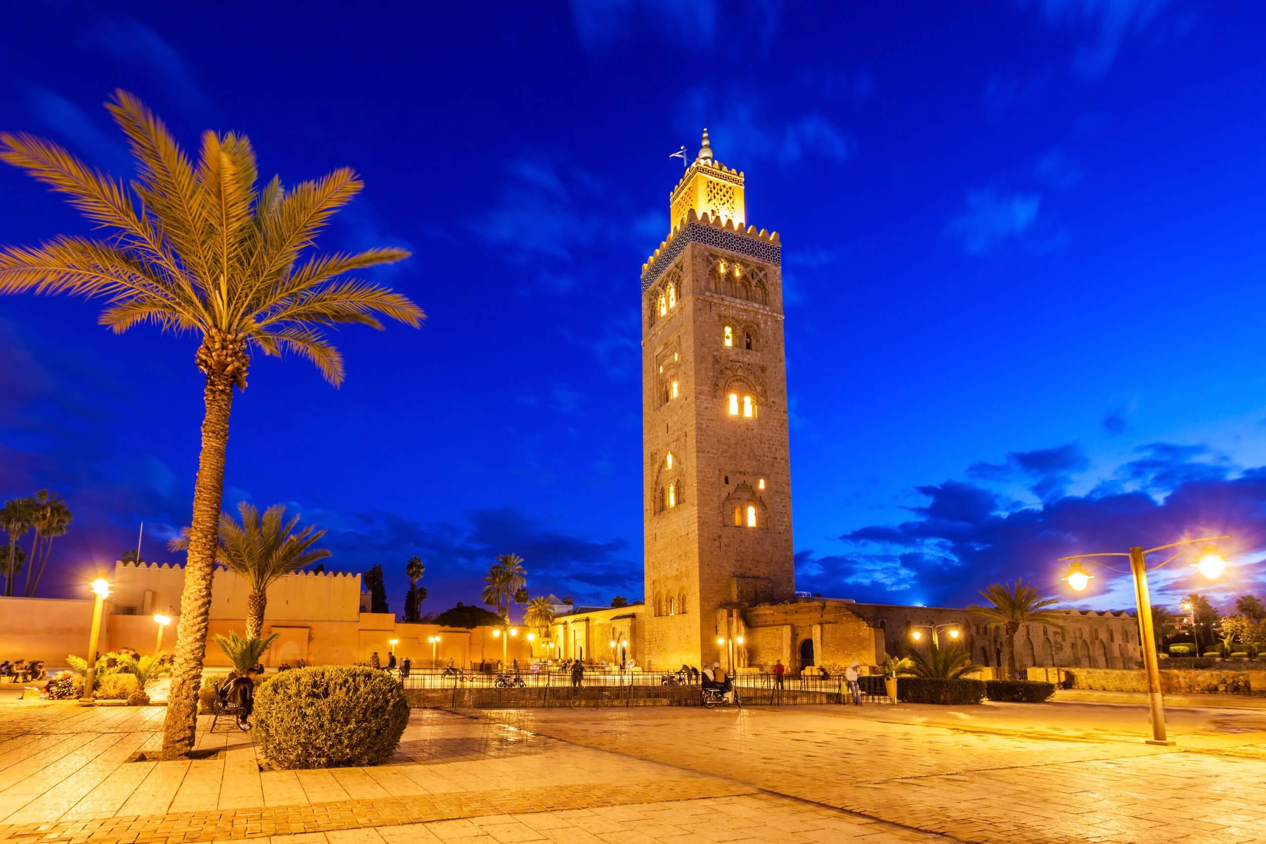 Minaret de la Koutoubia sous un ciel bleu